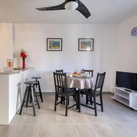Urbatenis-2 By Interhome *